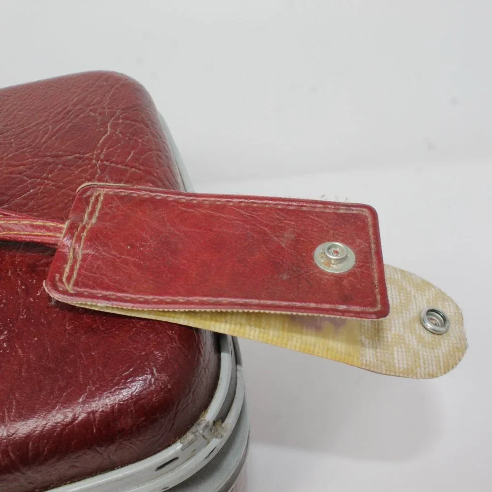 Vintage Samsonite Silhouette II Burgundy Red Train Clam Case No keys